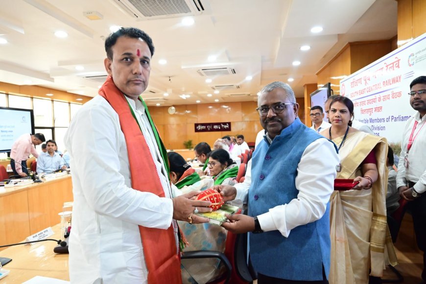 दक्षिण पूर्व मध्य रेलवे के बिलासपुर मंडल क्षेत्राधिकार के माननीय सांसदों के साथ  महाप्रबंधक  की बैठक संपन्न,   शहडोल लोकसभा क्षेत्र से संतोष लोहानी ने विशेष प्रतिनिधि के तौर पर की सहभागिता,