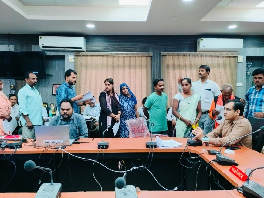 मुख्य कार्यपालन अधिकारी जिला पंचायत ने जनसुनवाई में 64 आवेदकों की सुनी समस्याएं