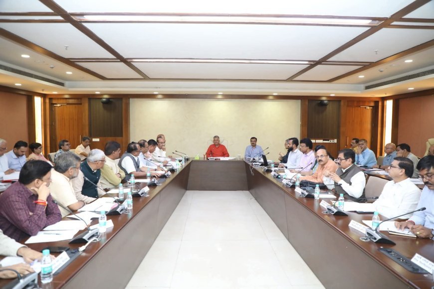 हिंदी भाषी मप्र से, देश भर में गुंजायमान होगा "भाषाई एकात्मता" का संदेश: उच्च शिक्षा मंत्री श्री इन्दर सिंह परमार  ➡️उच्च शिक्षा मंत्री श्री परमार ने मंत्रालय में समस्त सार्वजनिक विश्वविद्यालयों की समीक्षा की